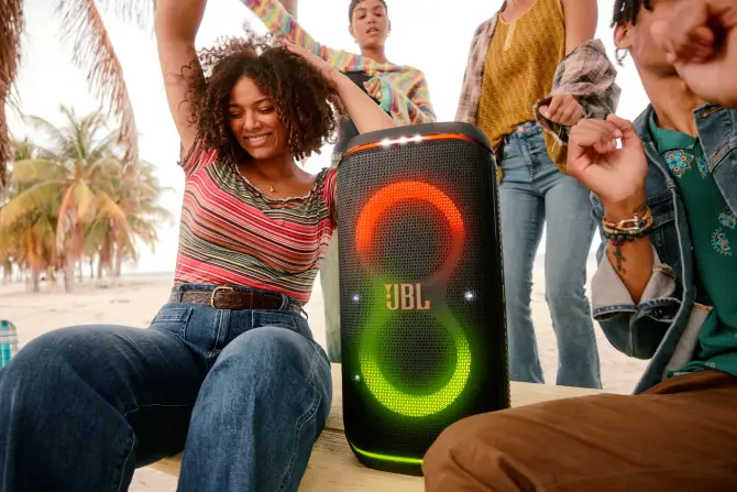 Loa sở hữu công suất 160W tích hợp công nghệ JBL Original Pro Sound